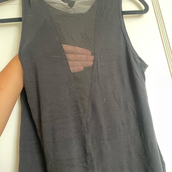 Banana Republic mesh v-insert tank XS - Picture 4 of 5